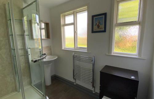 Cheerful 3 bedroom bungalow with indoor fire place - Foto 8