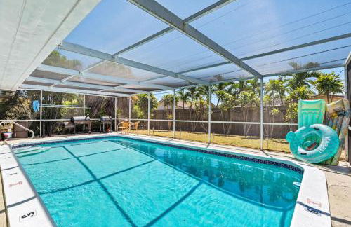 Walk to Beach Indoor-Outdoor Living w Pool - Photo 13