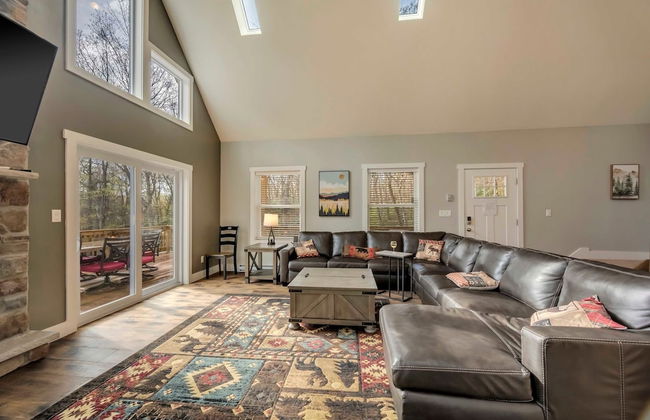 Bear Creek Bliss by Avantstay Sleeps 16 Game Room Deck Fire Pit - Photo 5