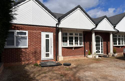 Vibrant Bungalow 2 Bedroom Flat with secure private parking - Foto 7