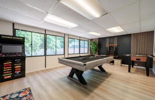 Elegant Retreat w/ Game room in Heart of OC - Foto 28