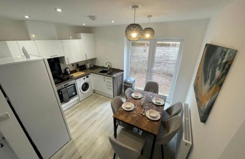 3 Bedroom New House with Wi-Fi Sleep 5 By Home Away From Home - A - Foto 26