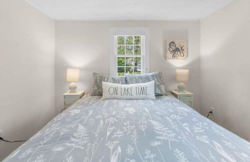 Cottage Oasis by Lake with Kayaks Fire Pit and a Huge Yard - Foto 8