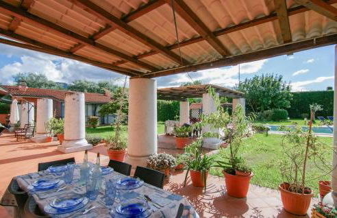 2 Bedroom Beautiful Apartment In Querceta - Photo 2