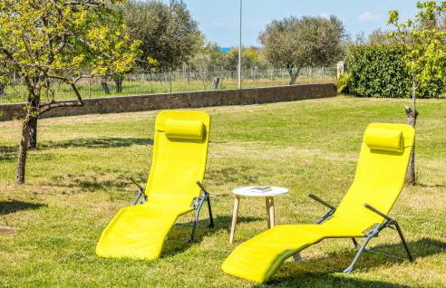 2 Bedroom Nice Apartment In Lovrecica - Foto 10