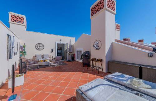 5 star Luxury Palmview apartment with large terrace and communal pool - Foto 27