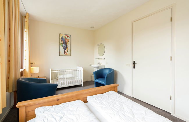 Farmhouse in Rheeze Near Forest and Meadows - Photo 10