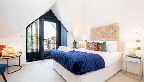 Superb Top Floor 1-Bedroom Flat With Charming Two Balconies - Foto 3