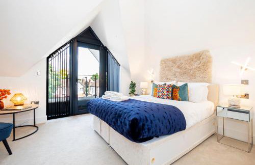 Superb Top Floor 1-Bedroom Flat With Charming Two Balconies - Foto 3