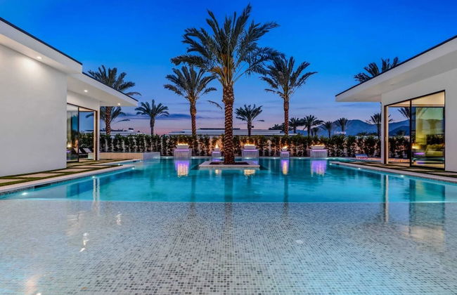 Villa Sleeps 17 w/ Pool, Firepit, Putting Green Bravo Villa 3 by Avantstay - Foto 24