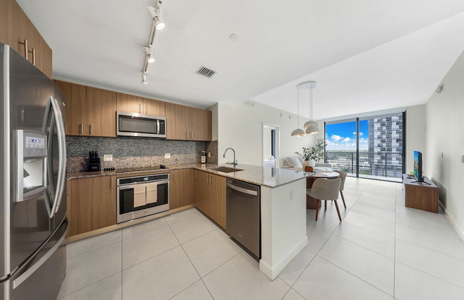 Downtown Doral Condo w-Free Parking - Foto 55