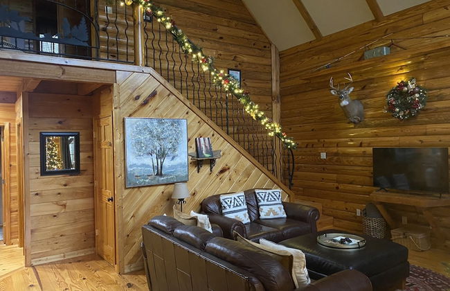 Tree Top Lodge - Gorgeous Lake Cabin With Hot Tub & Magnificent Views Of Forests And Mountains! 3 Bedroom Cabin by Redawning - Foto 25