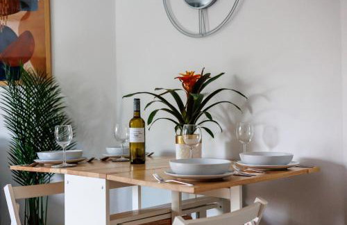 Modern, comfy Town centre gem, near beach, parking - Foto 34