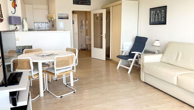 Apartment in Nieuwpoort Near the Beach - Foto 3, Sala de estar