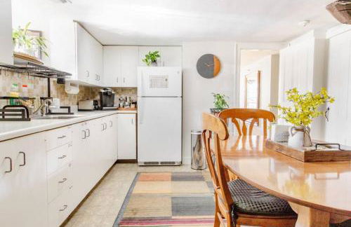 Downtown by RISD Gigabite Internet OnSite Free Parking - Foto 10