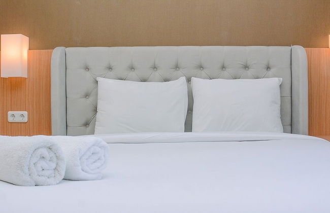 Comfy and Modern Studio Apartment at Elpis Residence - Photo 1