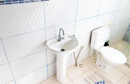 Casa com Churrasqueira e Piscina em Camacari BA - Foto 14