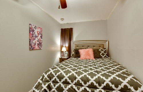 Waterfront Corpus Christi Escape with Pool Access! - Foto 14