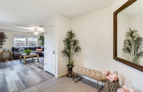 Pool Table and Patio! Spacious Merced Getaway - Foto 8