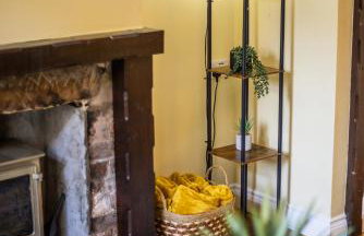 Smithy Bank Cottage - with free parking! - Photo 21