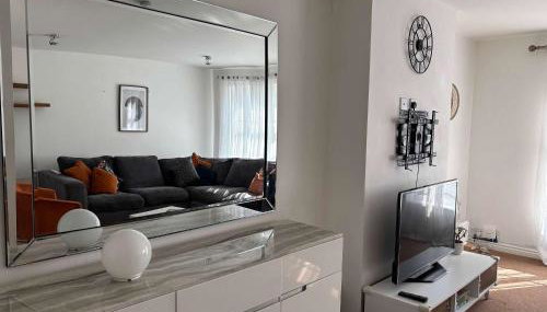 WS10 Contractor House 3 Bed 3 Bath with Parking - Foto 5