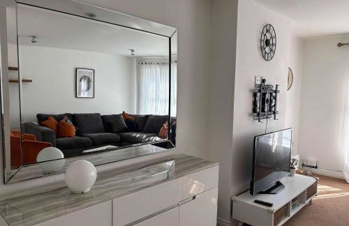 WS10 Contractor House 3 Bed 3 Bath with Parking - Foto 5