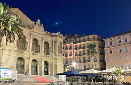 Appartement mignon calme douillet ascenseur clim étage élevé proche parking et toutes commodités au coeur du Toulon historique - Photo 42