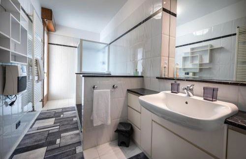 Three bedroom apartment - Lake view - Larihome A57 - Foto 11