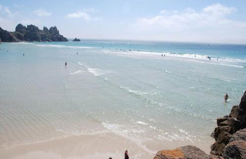 DRIFTWOOD - Super 1 Bedroom Home with Sea Views - Photo 26