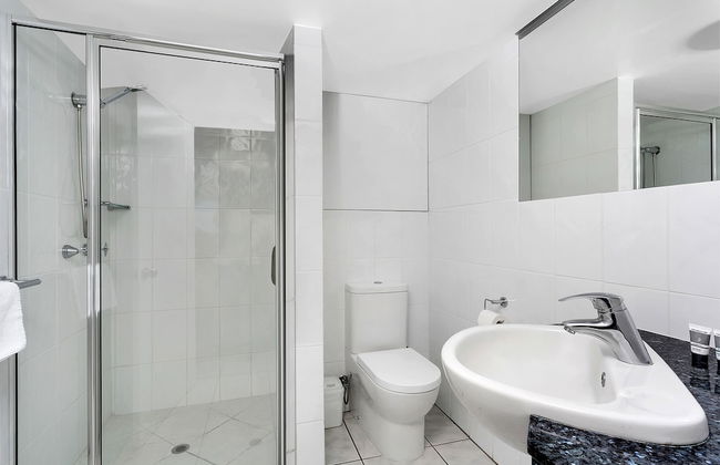 Roydon Beachfront Apartments - Photo 35