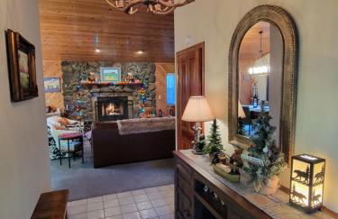 Four Seasons Getaway-Private Hot Spa with Pine Tree Views-Walk to Village and Pineknot Trailhead-Plus King Bed! - Photo 11
