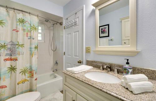 Walk to Lakes! Tropical Escape in Mount Dora - Foto 22