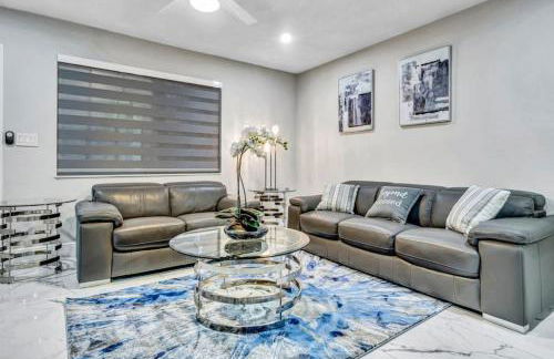 Three Bedroom Pool Home with Modern Interior Design - Foto 39