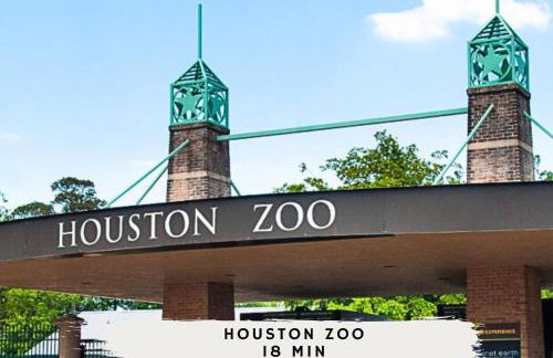 5-BD Modern Central Getaway w Hot Tub - Mins to DT - Foto 40