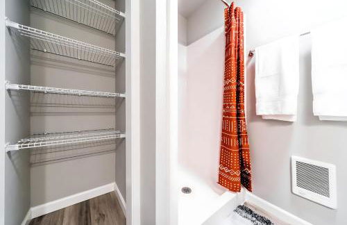 Cozy Micro Suite Unit 2 Sleeps 2 Minutes to Downtown - Foto 15