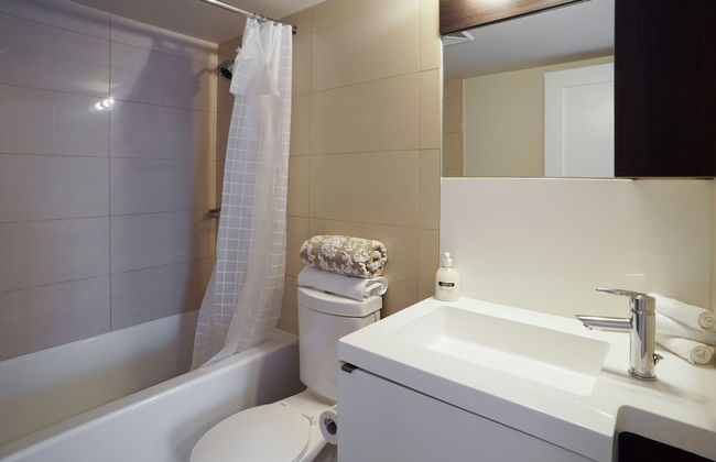 Applewood Suites - Luxury 3 BDRM - Photo 34