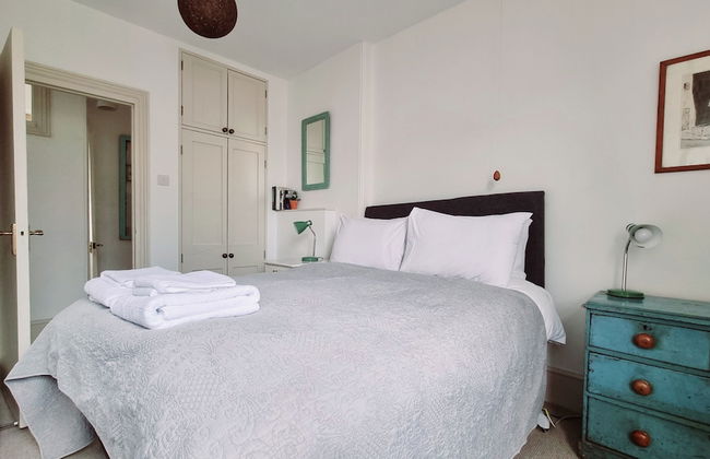 Stylish Town Centre Apartments - Photo 18