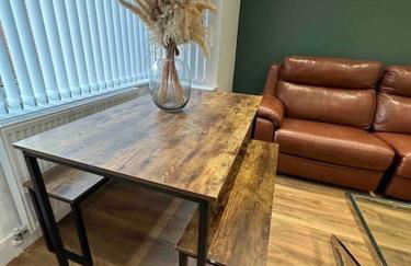 Dallas House - Easy links to LHR and London - Foto 12