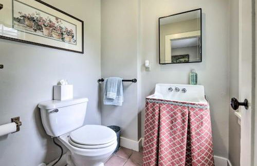 Charming Farmhouse with Pool and Fishing Pond! - Foto 24