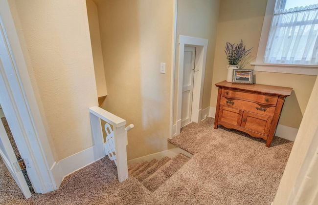 1893 Classic 4 Blocks From Great Dining & Shops - Photo 8