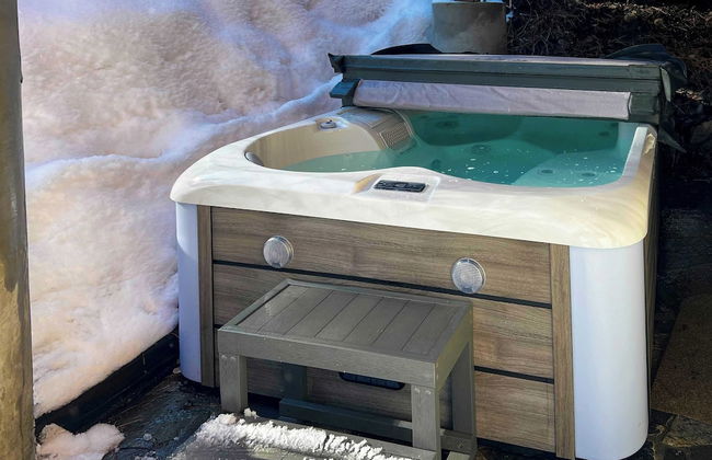 Explorer by Avantstay Close to Slopes! Game Room, Guest Suite, Hot Tub - Photo 2