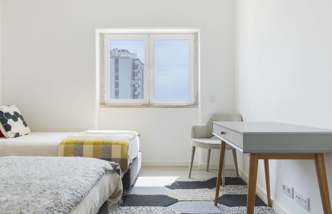 Luxurious Seaview Apartment in Estoril - Photo 8