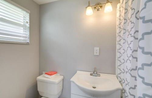 Bright Pinellas Park Getaway with Private Pool! - Foto 17