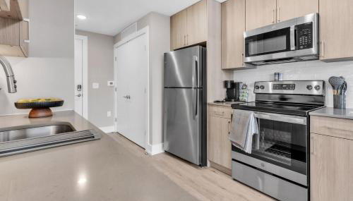 Floor To Ceiling Windows- Bridge Views - Studio - Photo 4