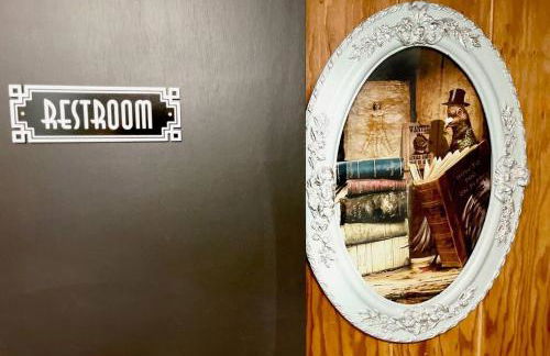 Swanky Mid-Modern Century-5 Decks-90 inch 4K Screen - Foto 25