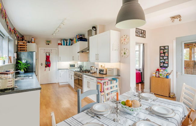 Majestic Home With Beautiful Garden in North West London by Underthedoormat - Foto 10