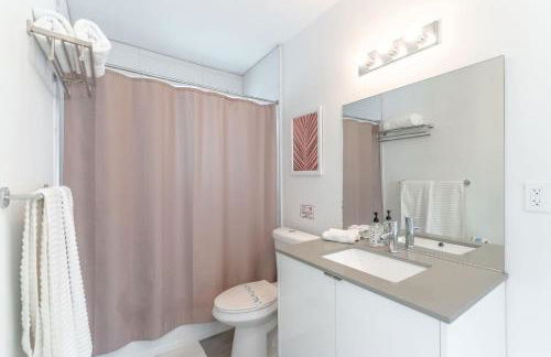 Renovated Apts with Kitchen, Fast WiFi, Smart TV, Roku & Pool Onsite 4 mi to Surfside Beach - Foto 47