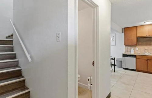 3-bedroom building in serene Saint Ann with WiFi, AC - Foto 7