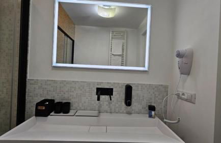 Val's Vatican Wall Apartment - Photo 37