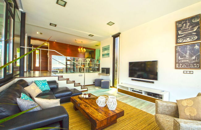 Posh Villa With Pool, Garden & Ocean Views in Sansenxo - Foto 4